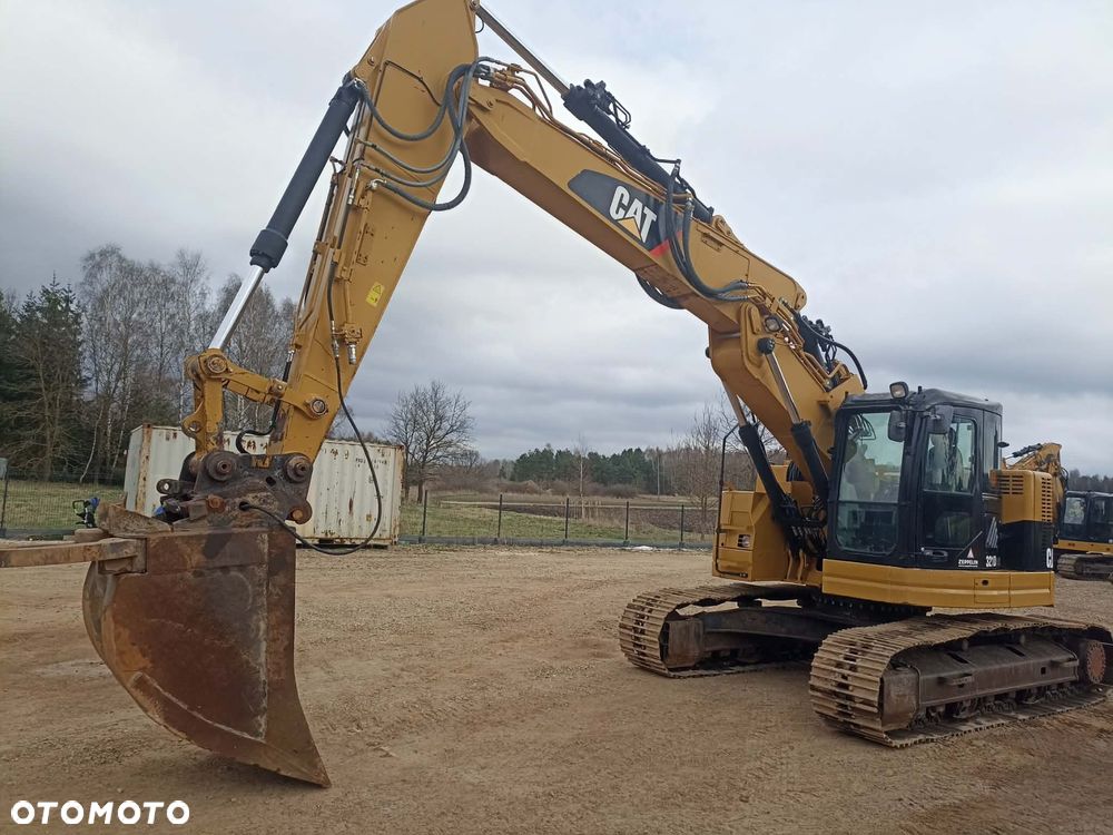 Caterpillar 321 - 12