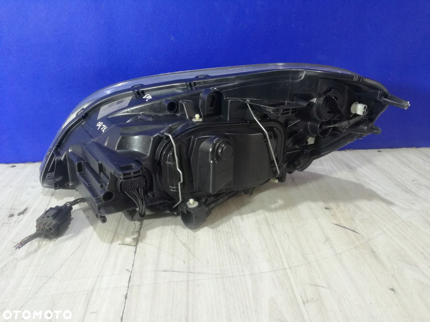 Volvo XC60 I 08/13 lampa reflektor przód prawa Angielska - 5