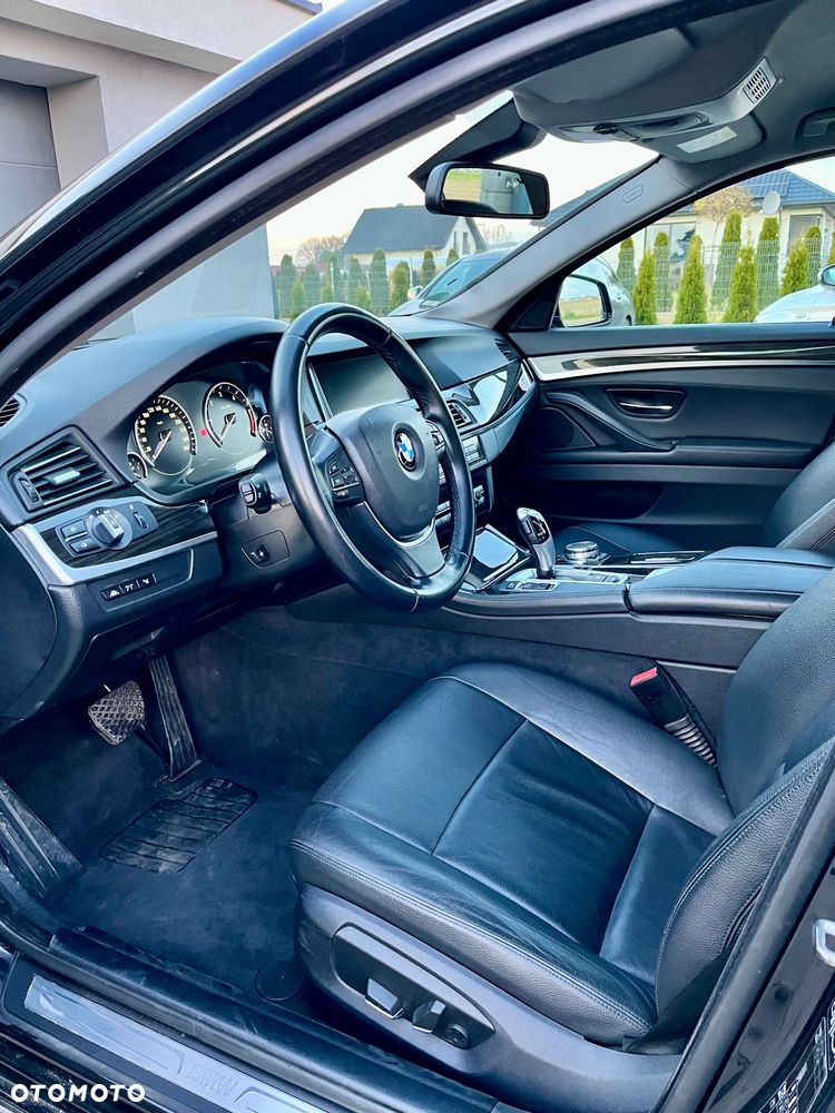 BMW Seria 5 525d Touring Luxury Line - 12
