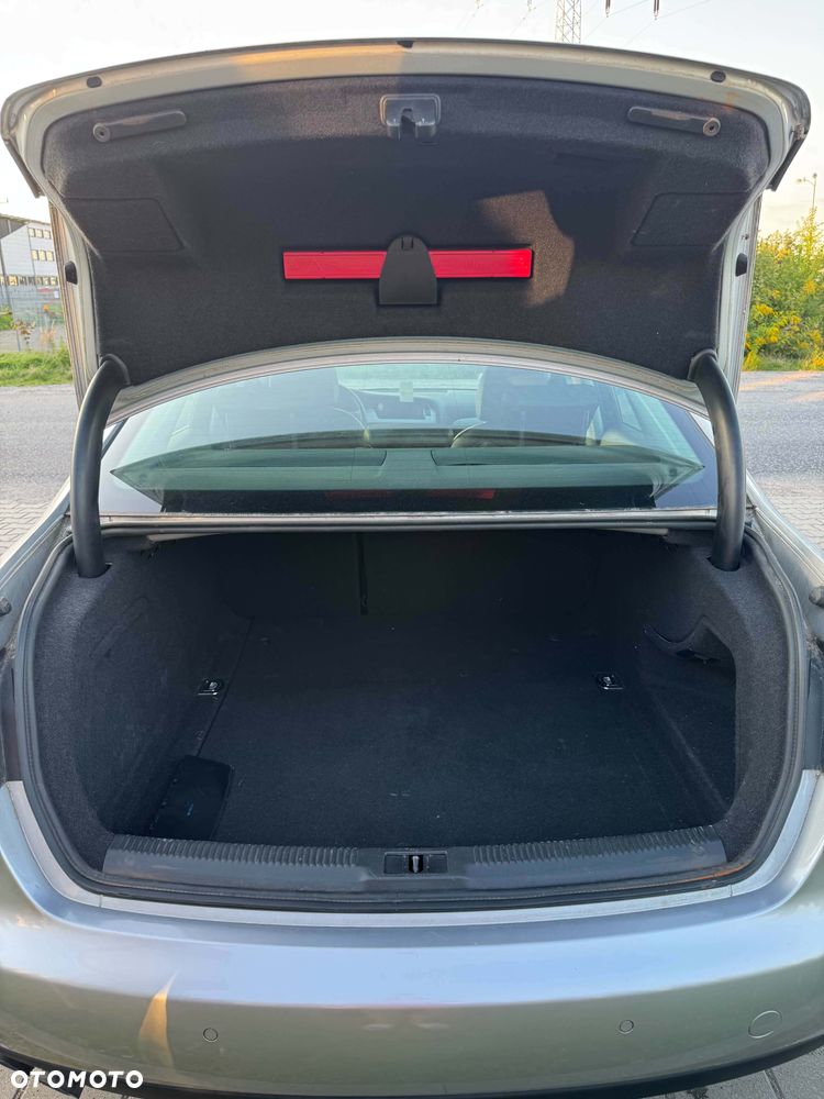 Audi A4 Limousine - 14