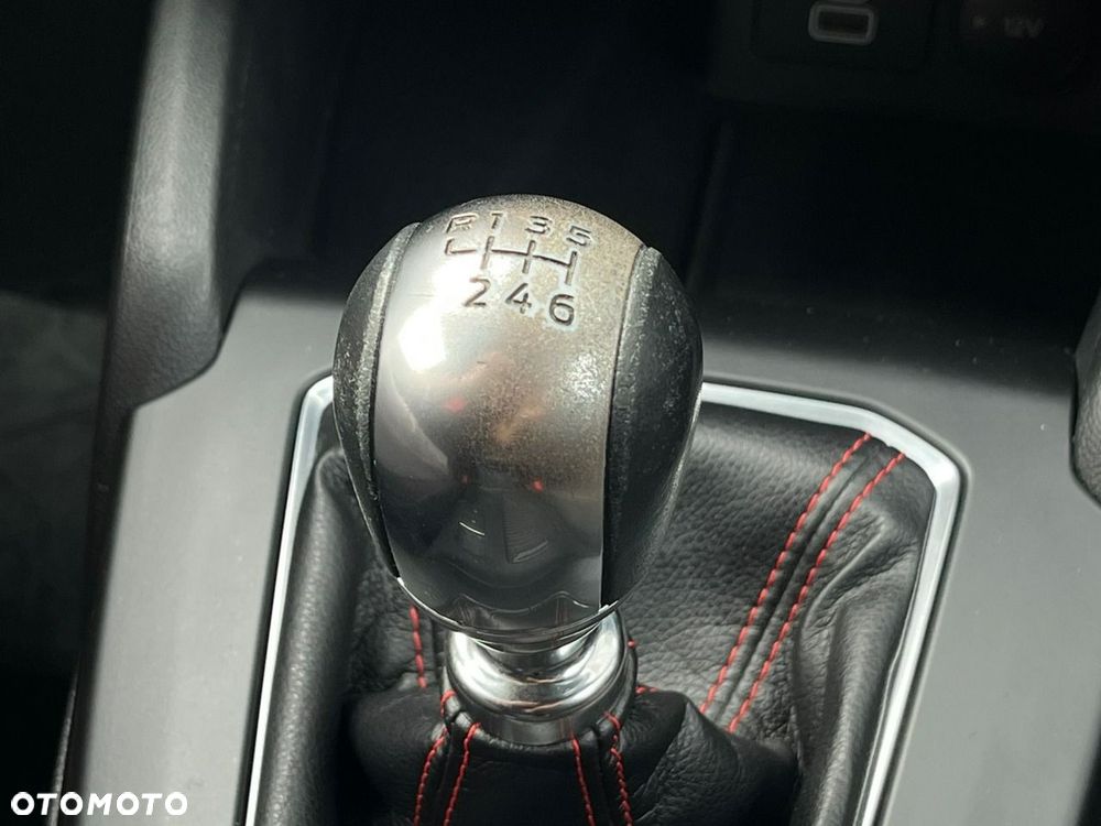Ford Focus 1.5 EcoBlue Start-Stopp-System ST-LINE - 25