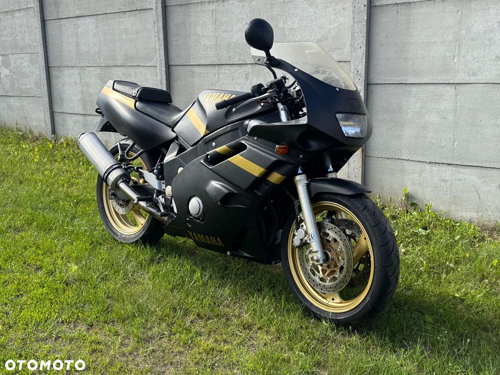 Yamaha FZR - 1