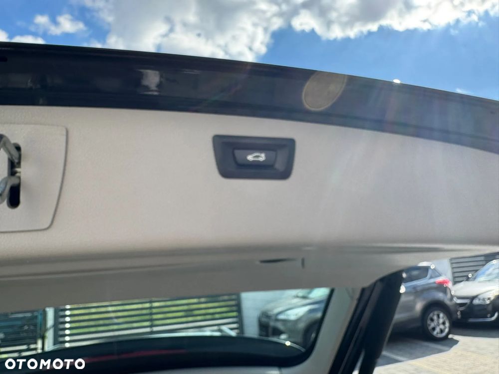 BMW Seria 3 318d Luxury Line - 21