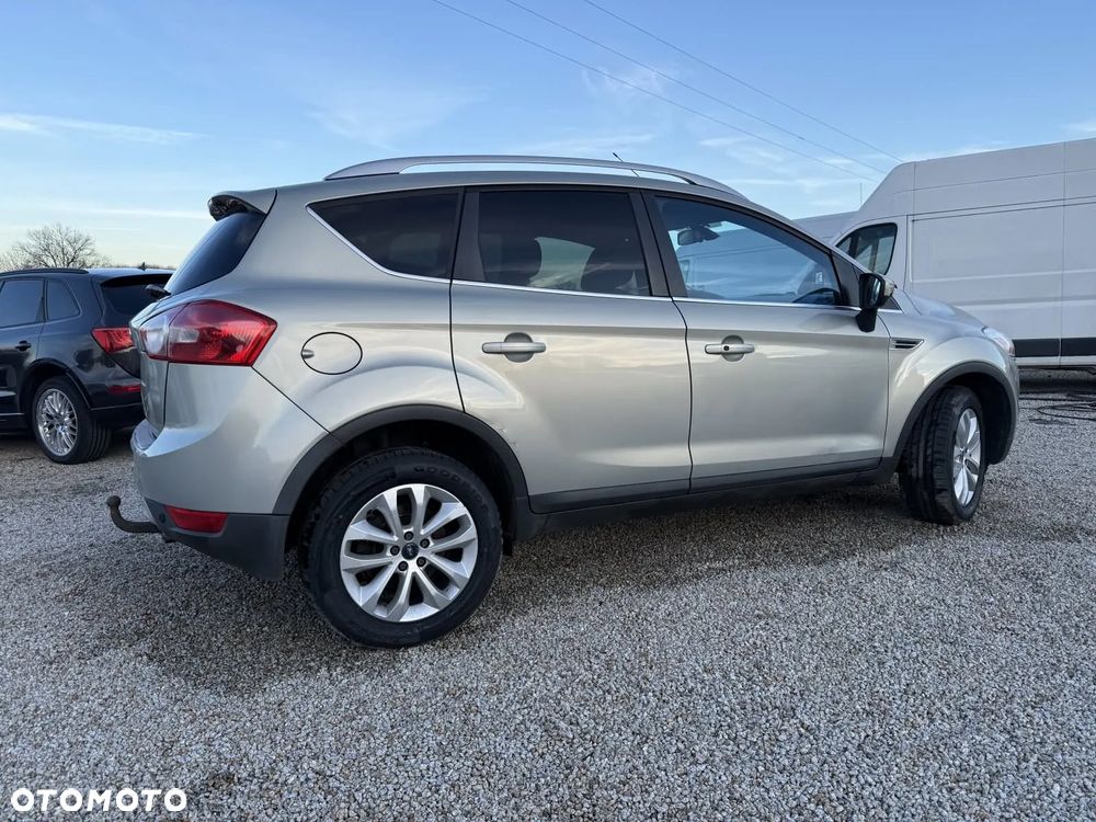 Ford Kuga 2.0 TDCi 2x4 Titanium - 4