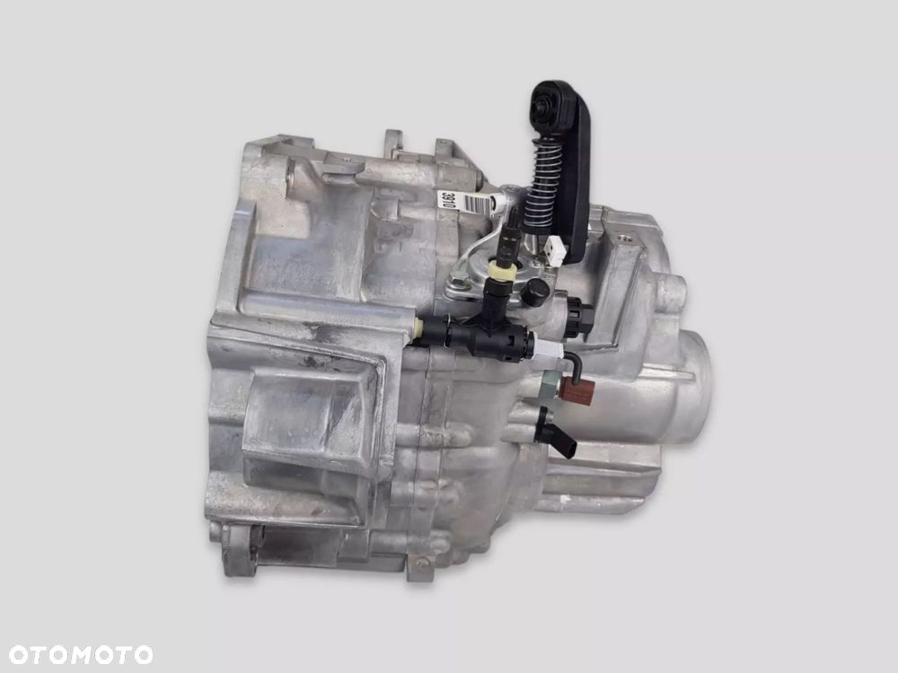 NOWA Skrzynia biegów Manualna ULX 2.0 TDI Volkswagen Golf VIII Passat B8 - 2