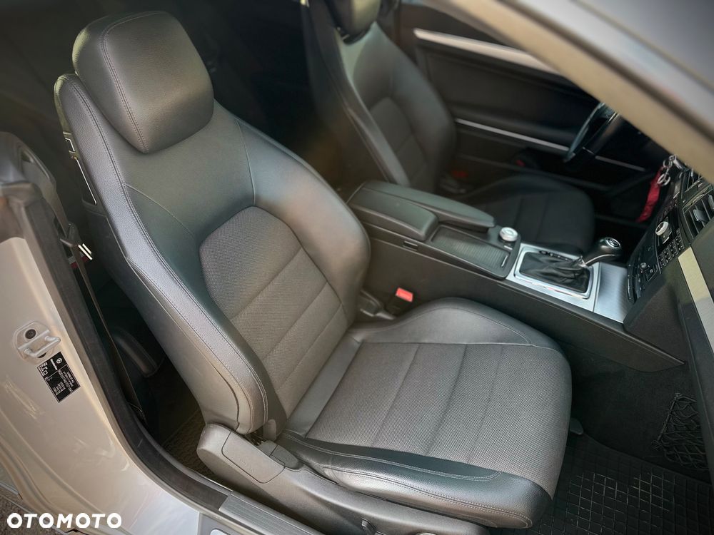 Mercedes-Benz Klasa E 200 CGI BlueEFFICIENCY Automatik Avantgarde - 16