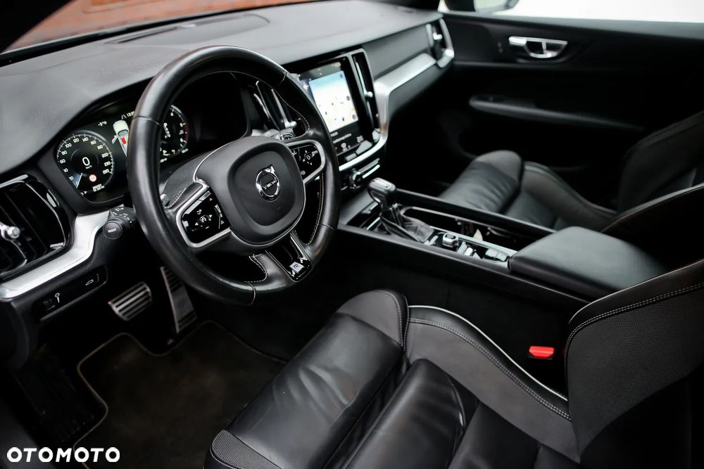 Volvo V60 D4 Geartronic R-Design - 24
