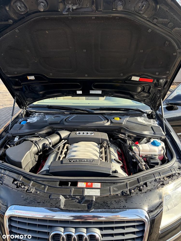 Audi A8 4.2 Quattro - 6
