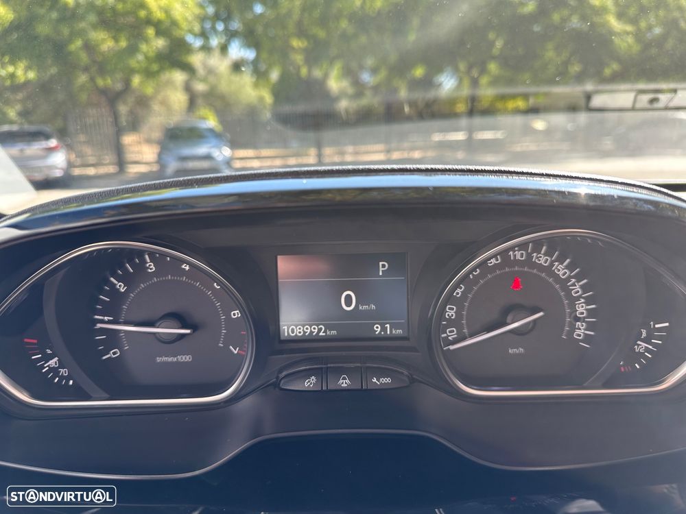 Peugeot 2008 PureTech 110 Stop&Start EAT6 Allure - 29