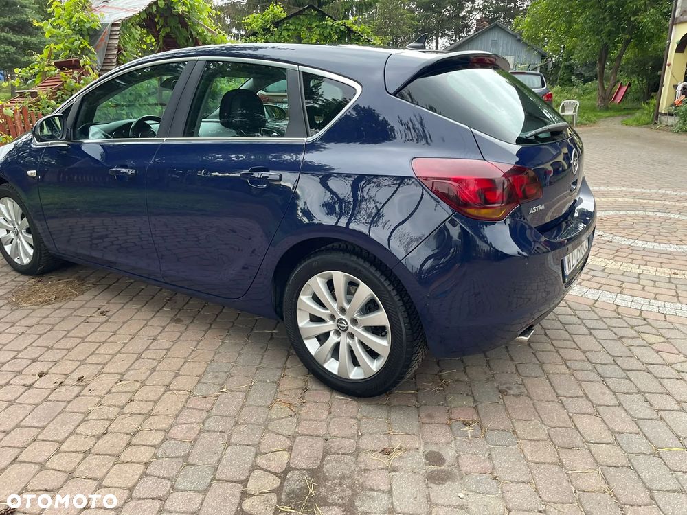 Opel Astra 2.0 CDTI Cosmo - 8