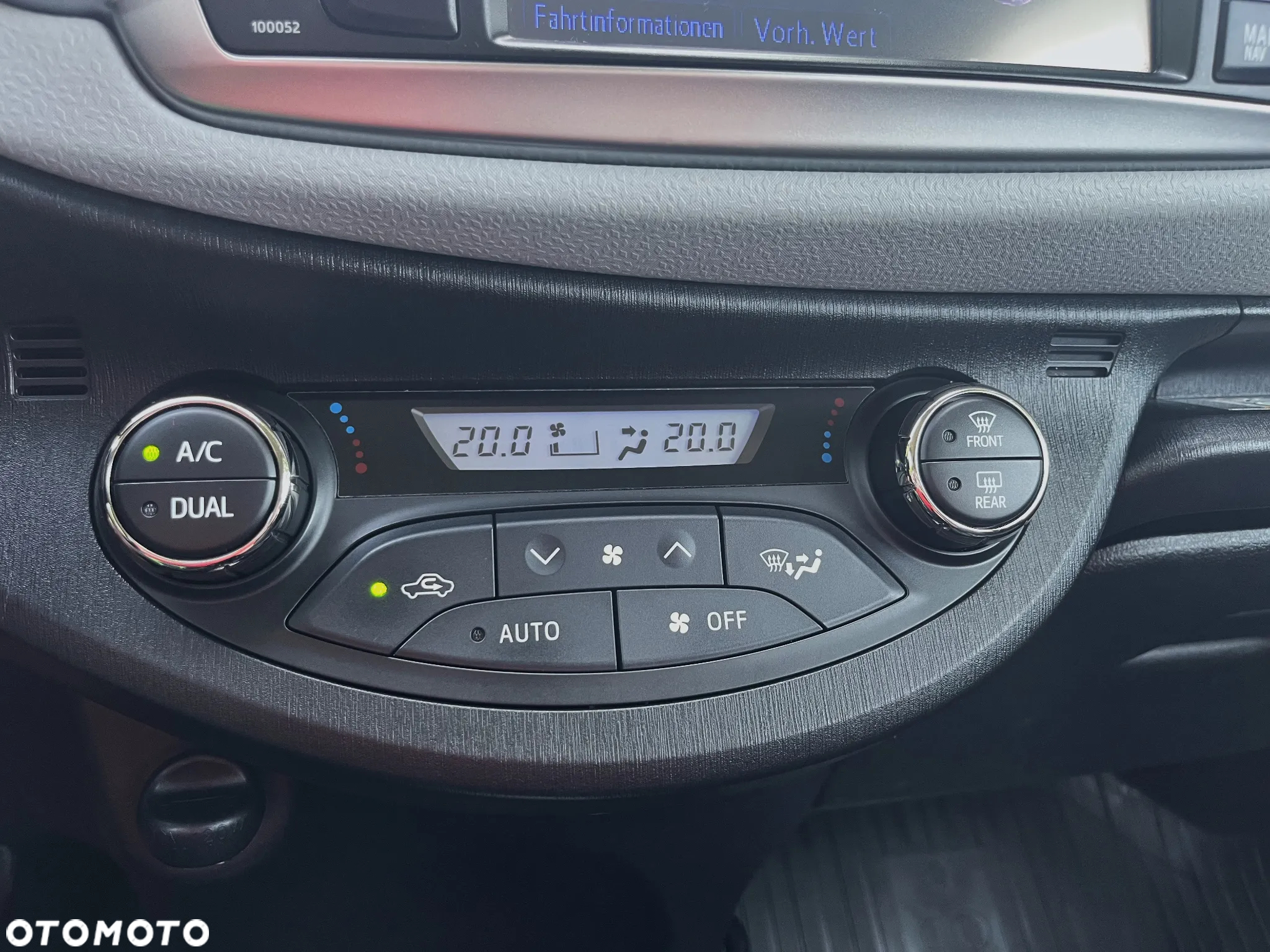 Toyota Yaris Hybrid 100 Premium - 27