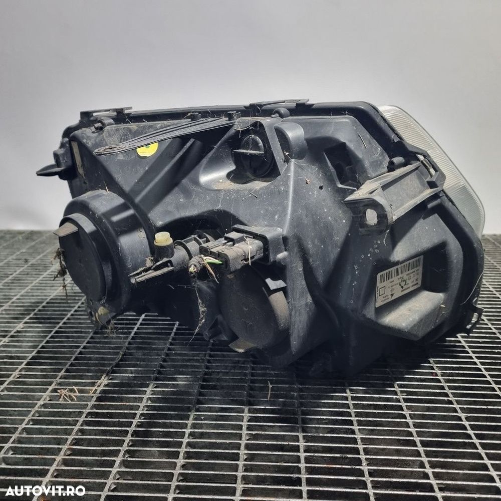 Far Stanga Dacia Duster Facelift 2014 - 2017 SUV 4 Usi (1418) Fara xenon - 2