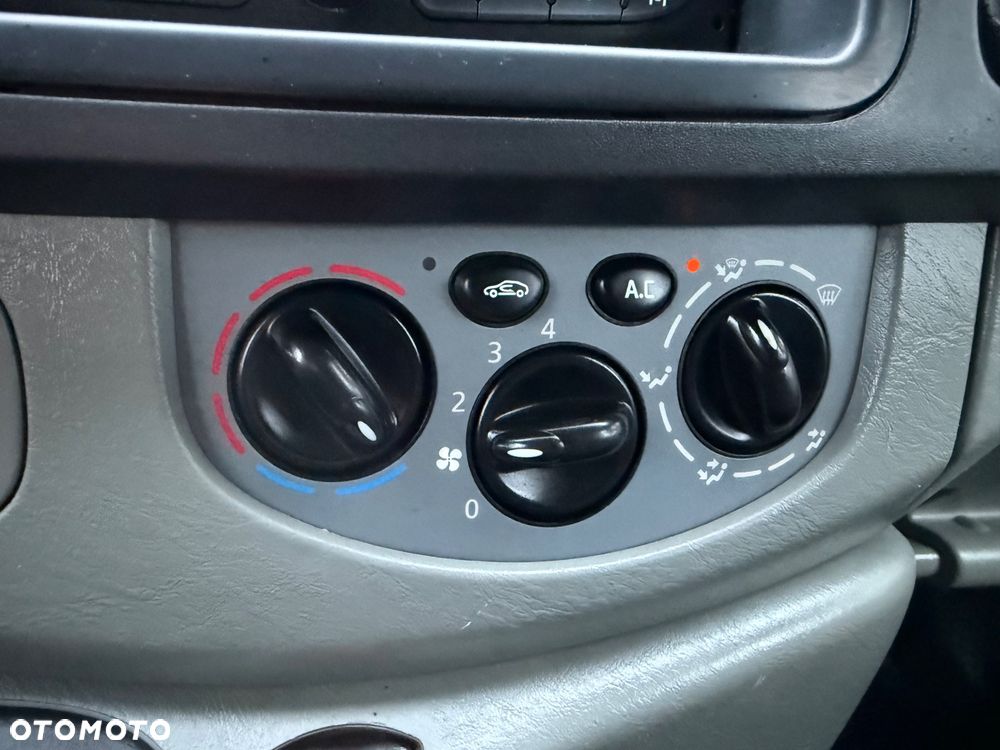 Renault Trafic - 16