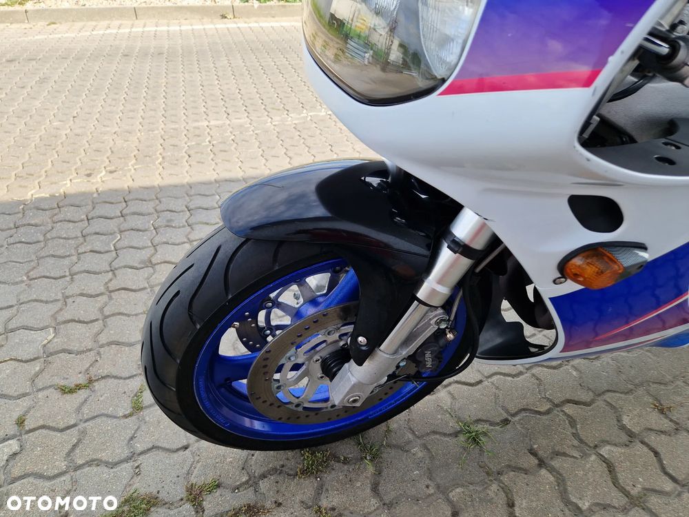 Suzuki GSX-R - 15