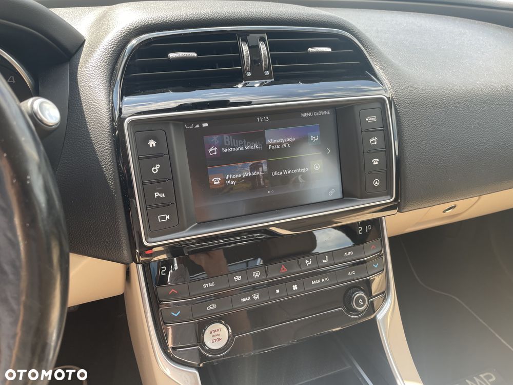 Jaguar XE 2.0 D Portfolio - 9