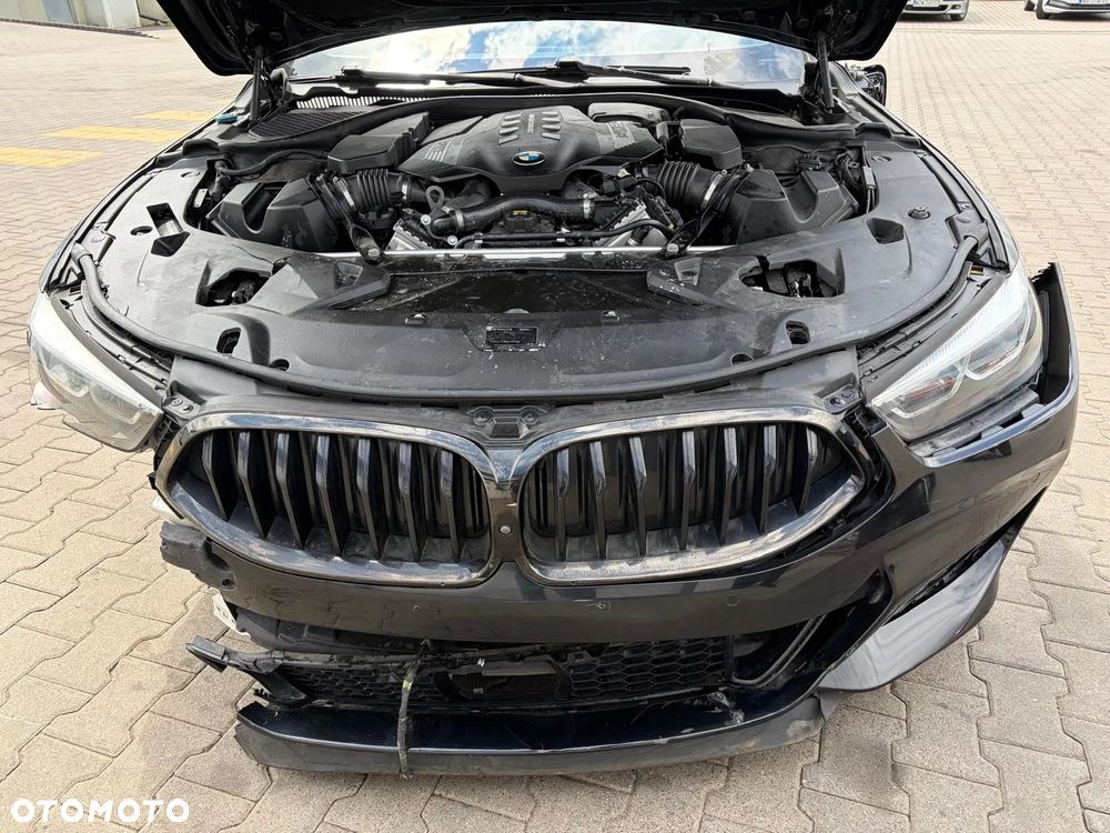 BMW Seria 8 - 12