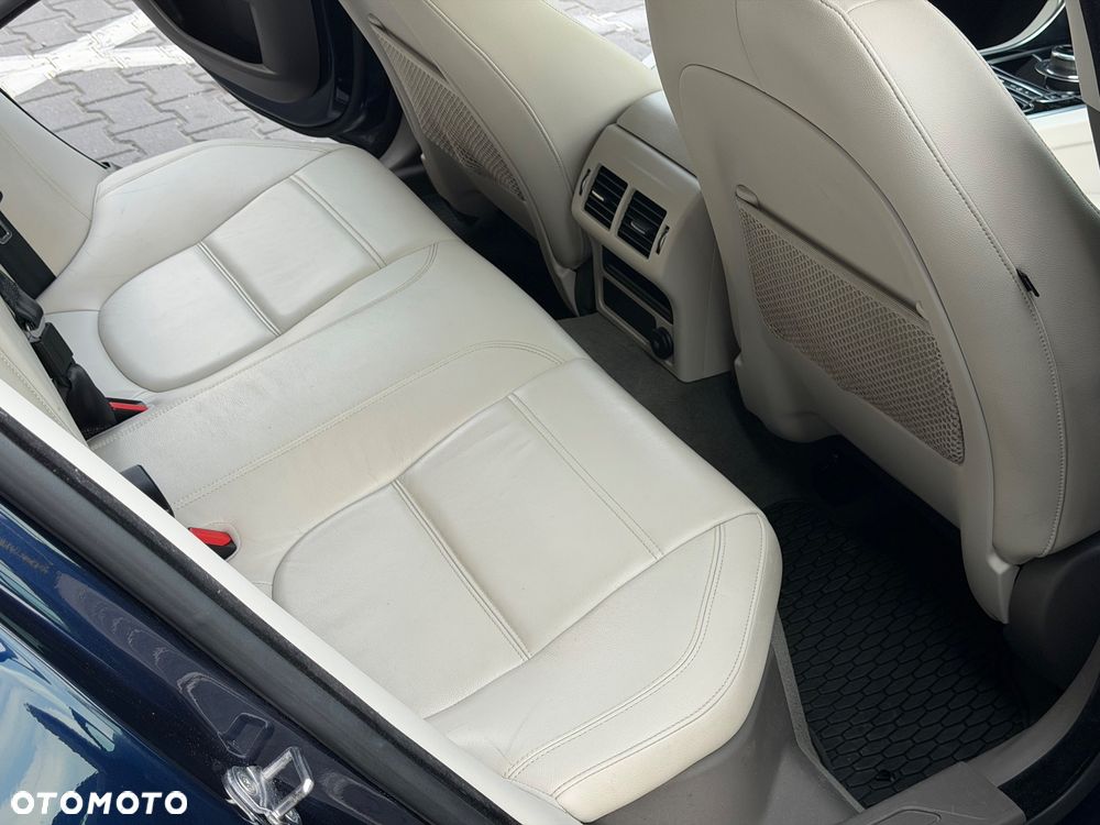 Jaguar XE 20d Prestige - 14