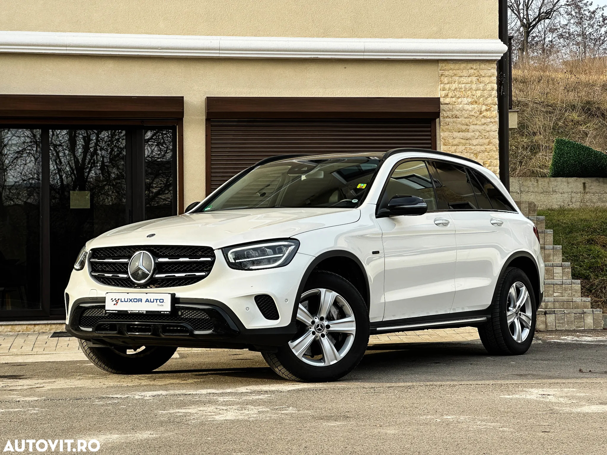 Mercedes-Benz GLC 300 e 4Matic 9G-TRONIC - 2