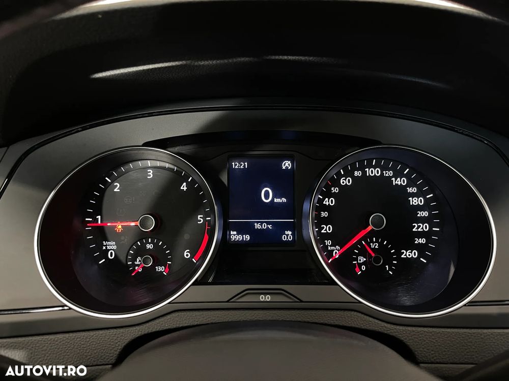 Volkswagen Passat 2.0 TDI Advance - 24