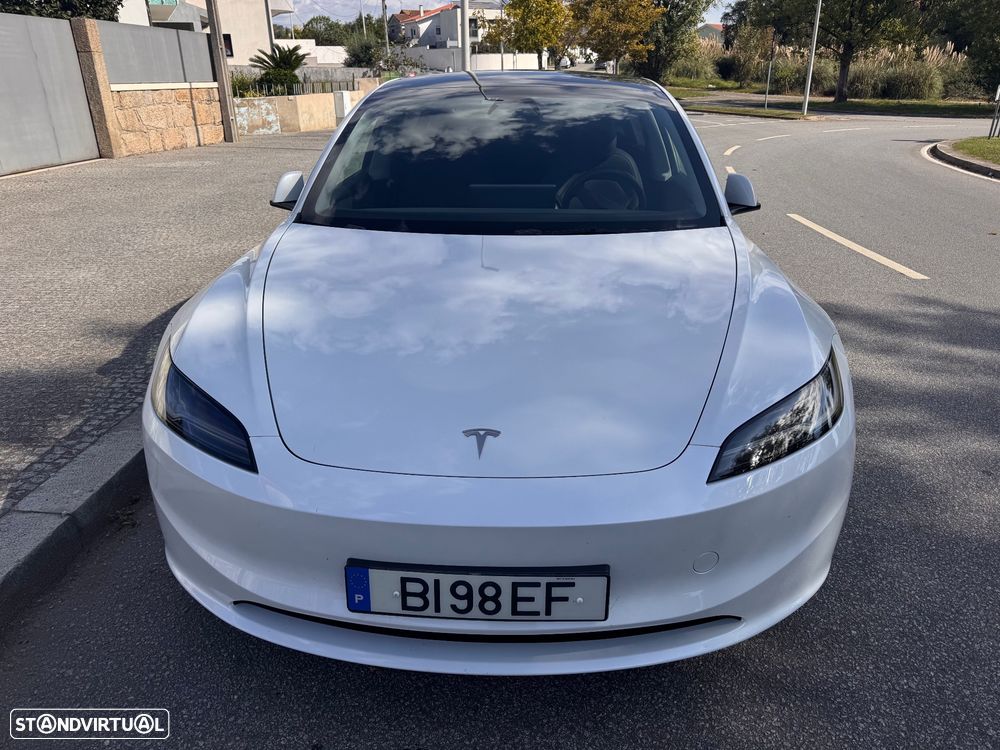 Tesla Model 3 2024 photo 2