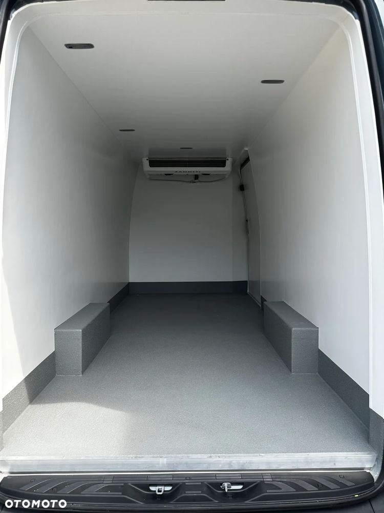 Mercedes-Benz Sprinter - 30
