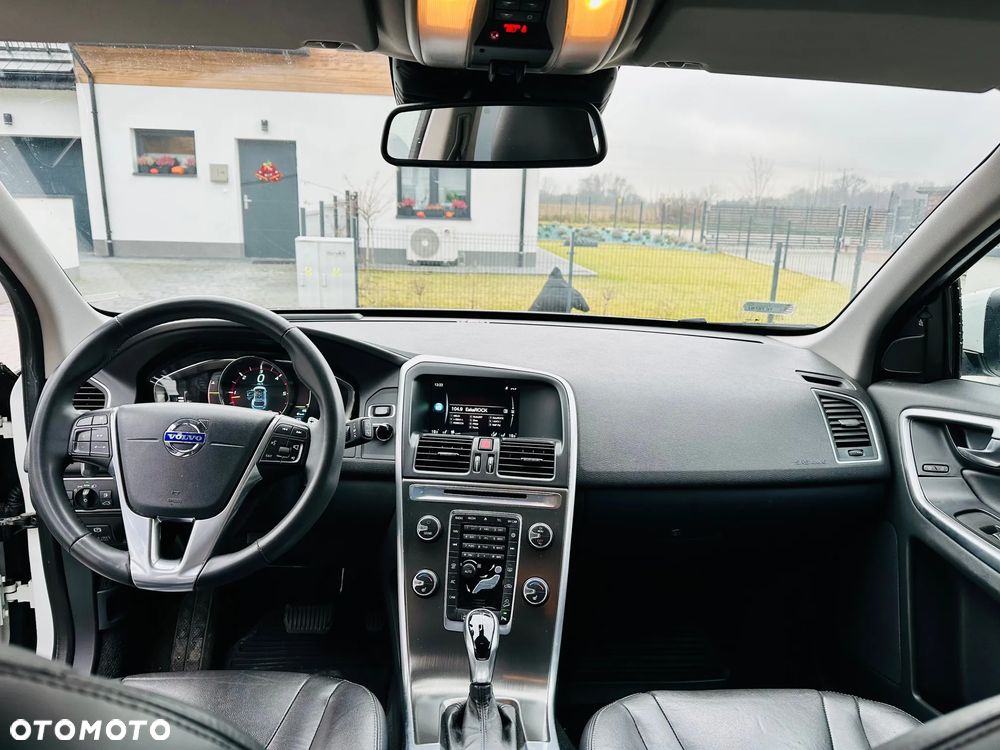 Volvo XC 60 D5 AWD Geartronic Summum - 12