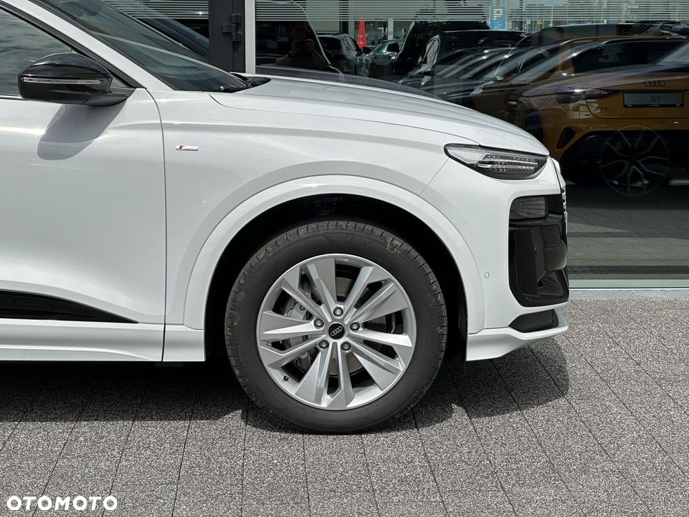 Audi Q6 e-tron - 5