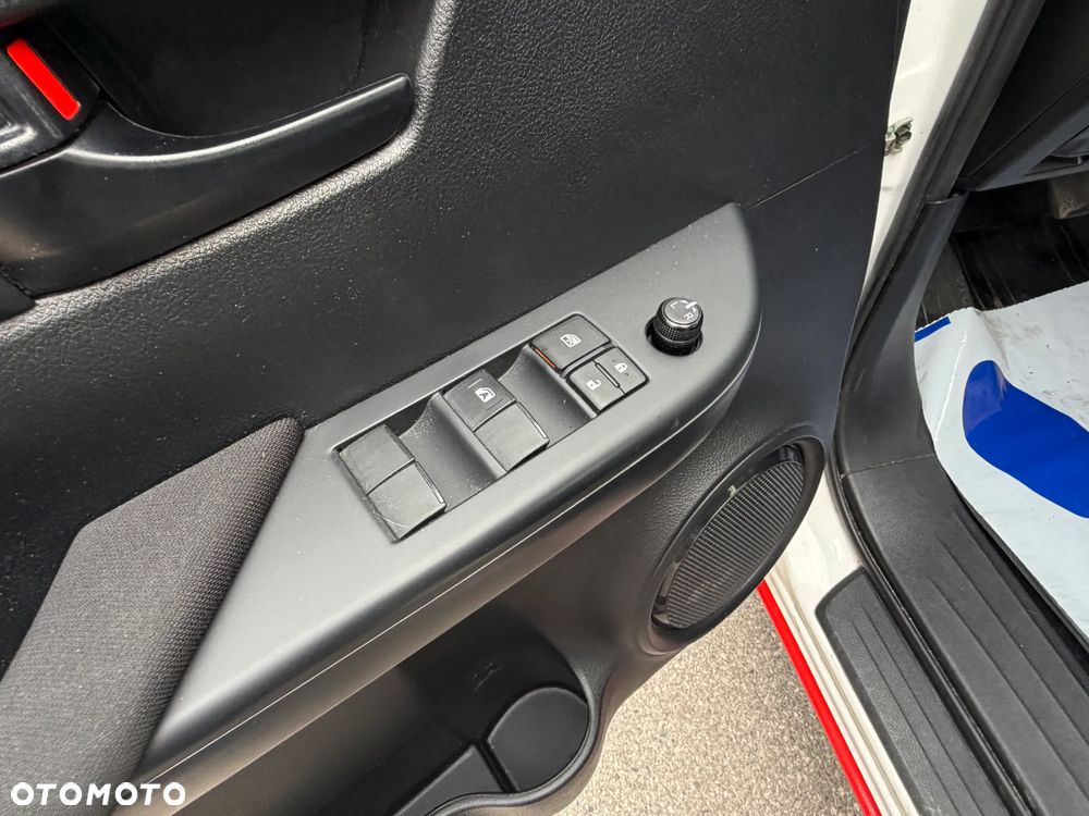 Toyota Hilux 2.4 D-4D Double Cab DLX 4x4 - 31