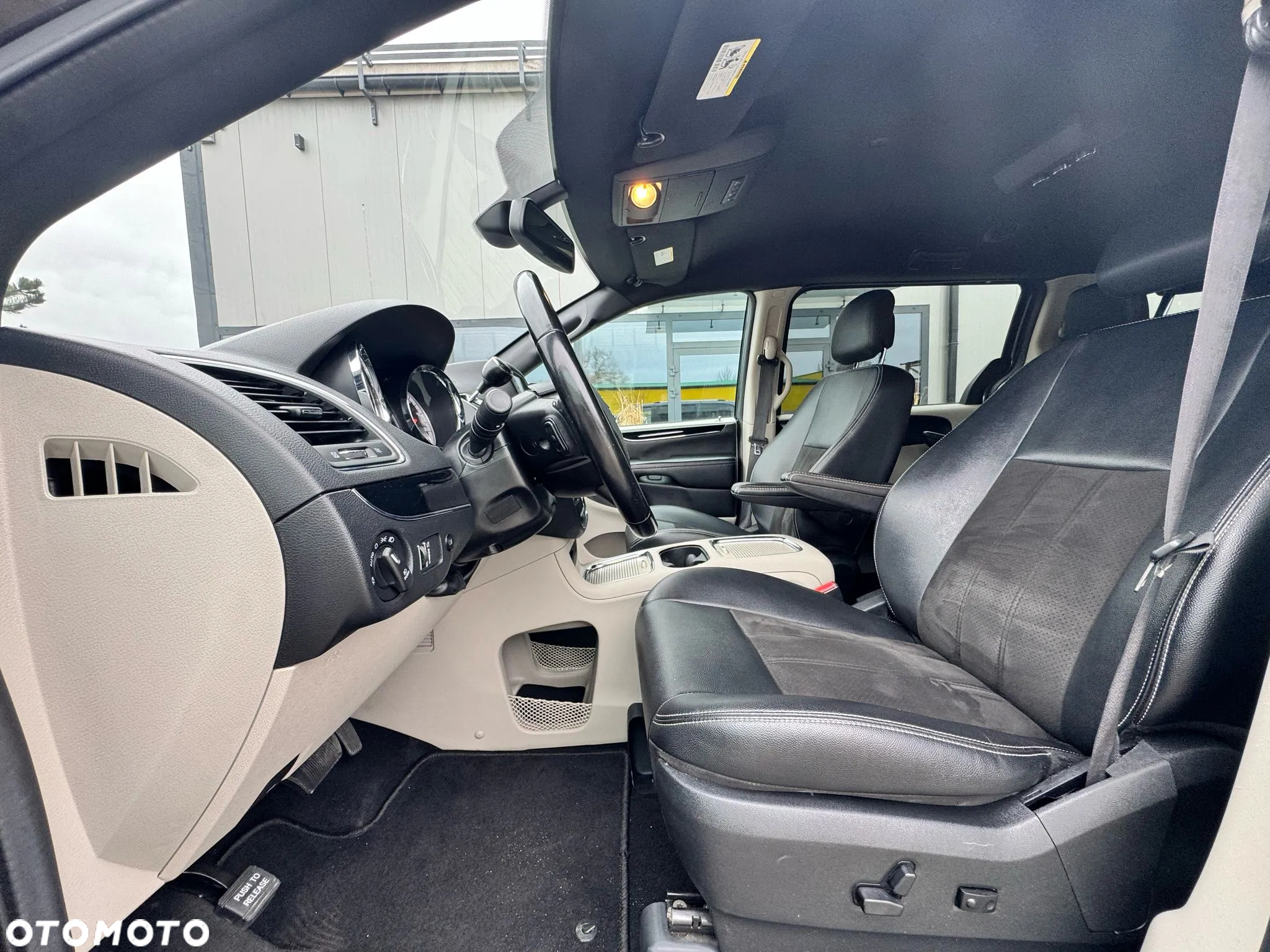 Dodge Grand Caravan - 10