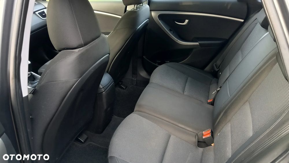 Hyundai i30 1.6 Comfort - 13