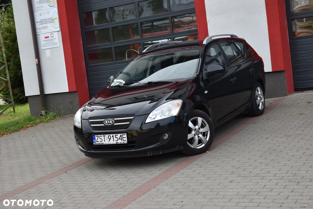 Kia Ceed - 33