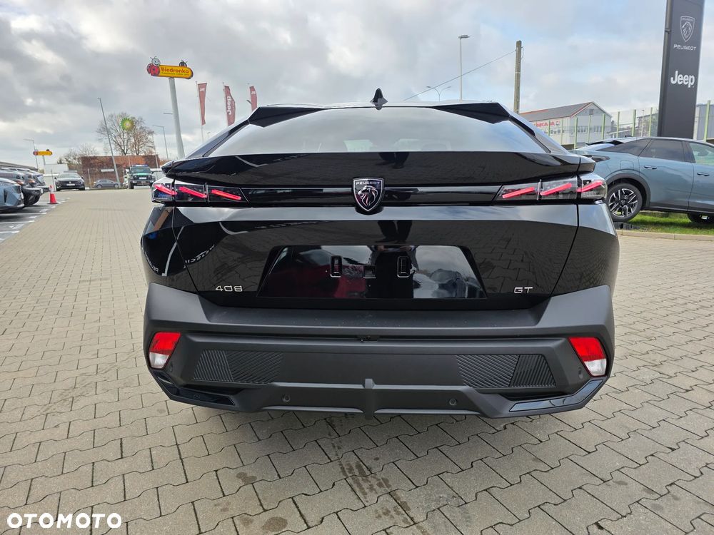 Peugeot 408 - 8