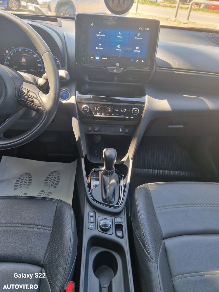Toyota Yaris Cross 1.5 VVT-i HSD 4x4 Exclusive Premiere - 17