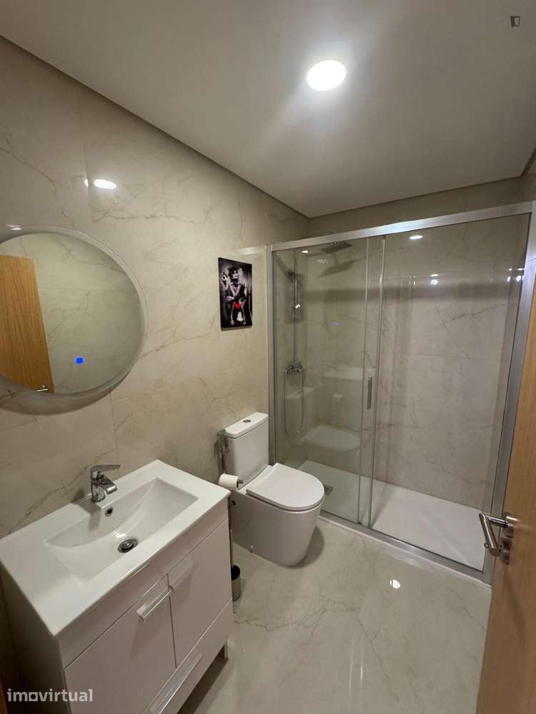 Quarto - localizado em Paranhos Porto - Grande imagem: 3/12
