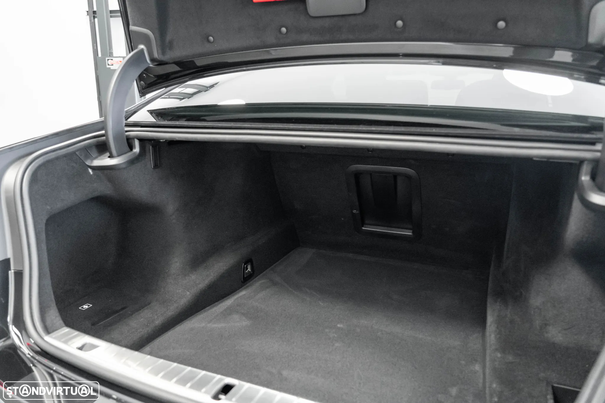 BMW 750 d xDrive Pack M Auto - 28
