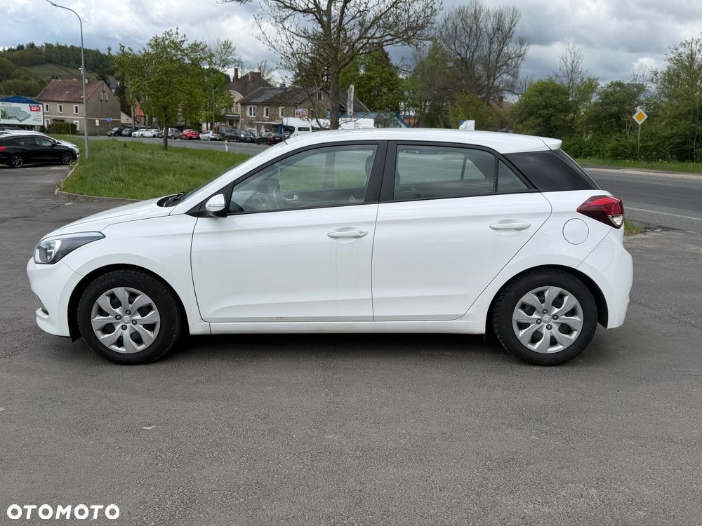 Hyundai i20 blue 1.2 Classic - 11