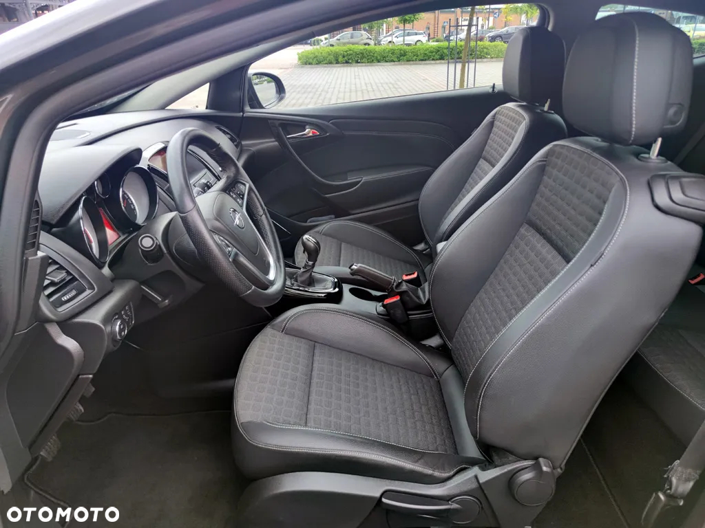 Opel Astra IV GTC 1.4 T Sport - 27