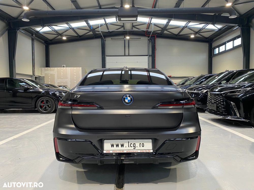 BMW i7 - 4