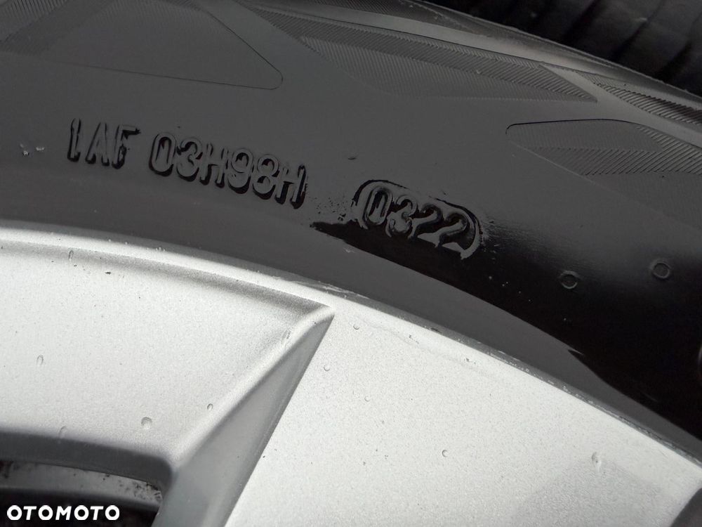 Felgi 17' koła Renault Captur II 5x114,3 ET35 7.0Jx17 centr 66,1 OE - 8