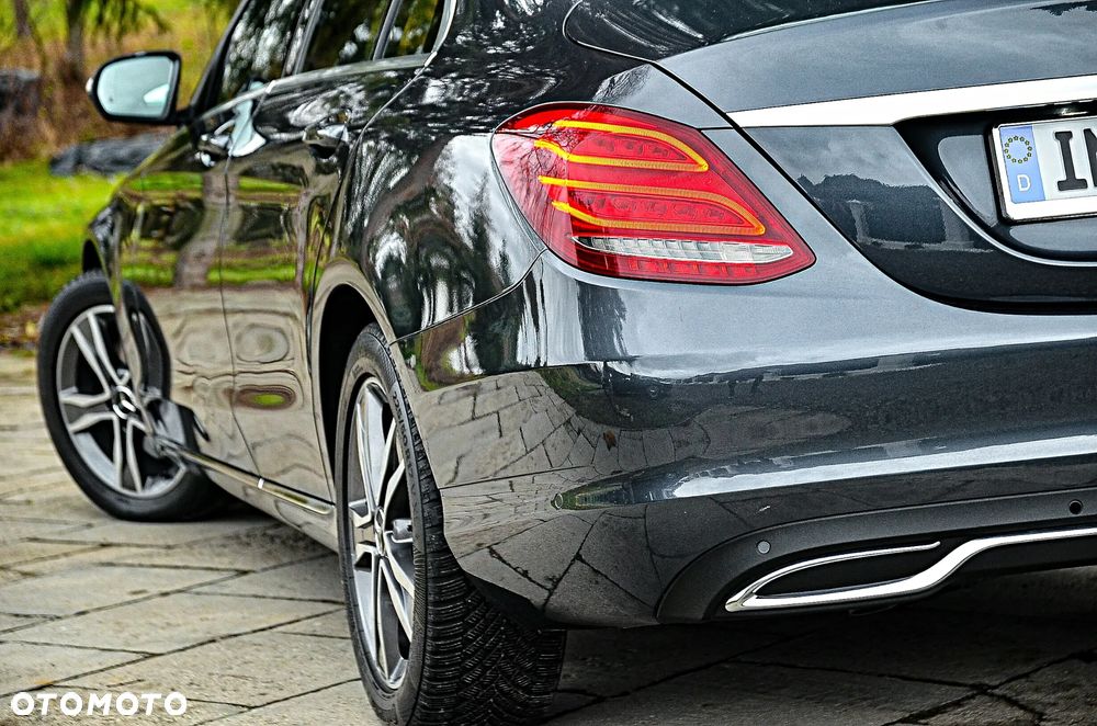 Mercedes-Benz Klasa C 180 7G-TRONIC Exclusive - 16