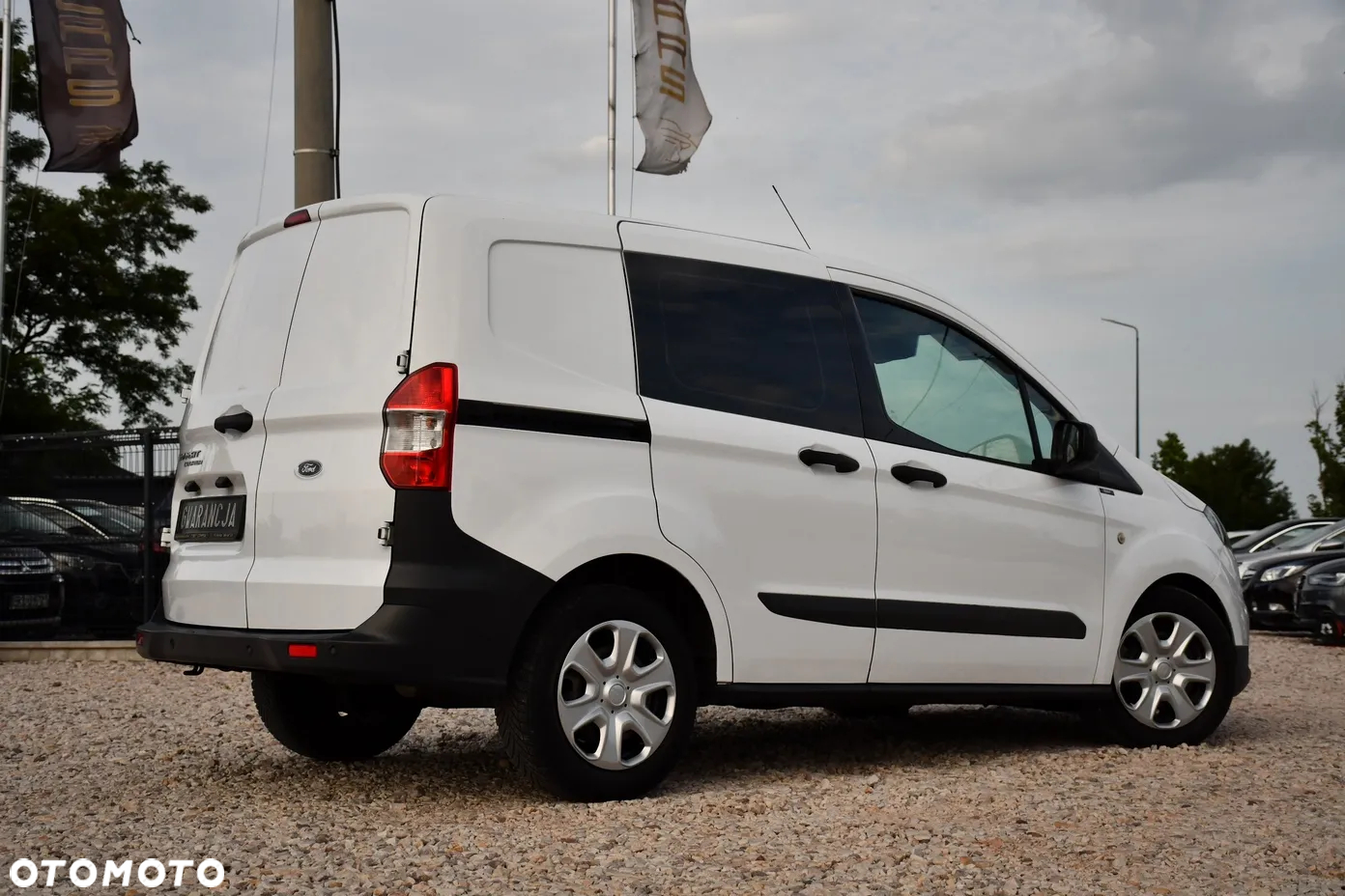 Ford Transit Courier - 26