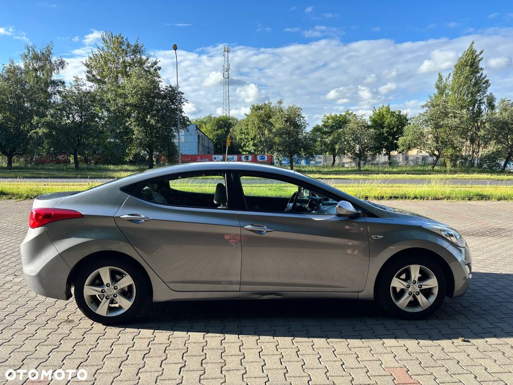 Hyundai Elantra 1.6 Classic + - 1