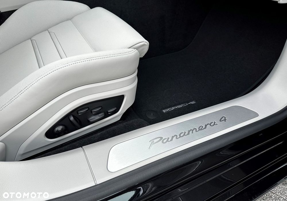 Porsche Panamera - 30