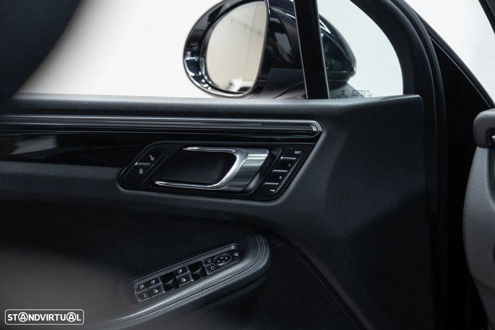 Porsche Macan S - 25