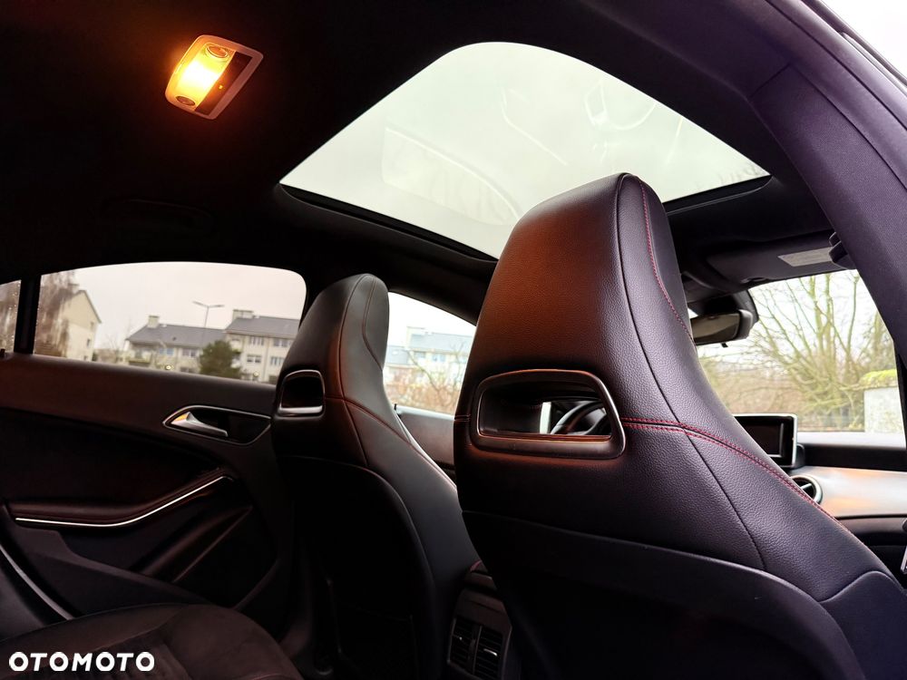 Mercedes-Benz CLA 220 CDI 7G-DCT AMG Line - 15