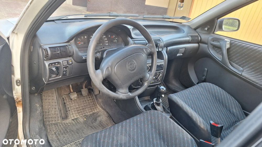 Opel Astra 1.4 Base - 3