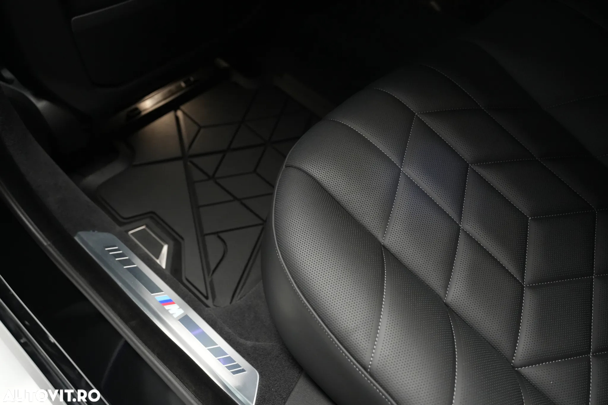 BMW Seria 7 740d xDrive MHEV - 23