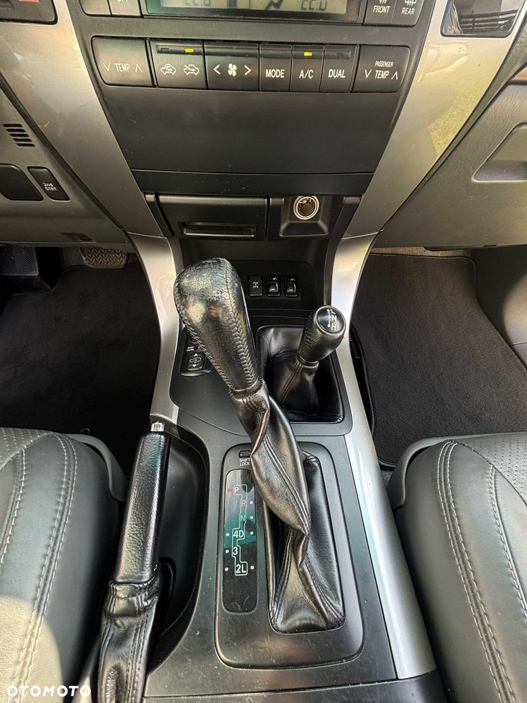 Toyota Land Cruiser - 7