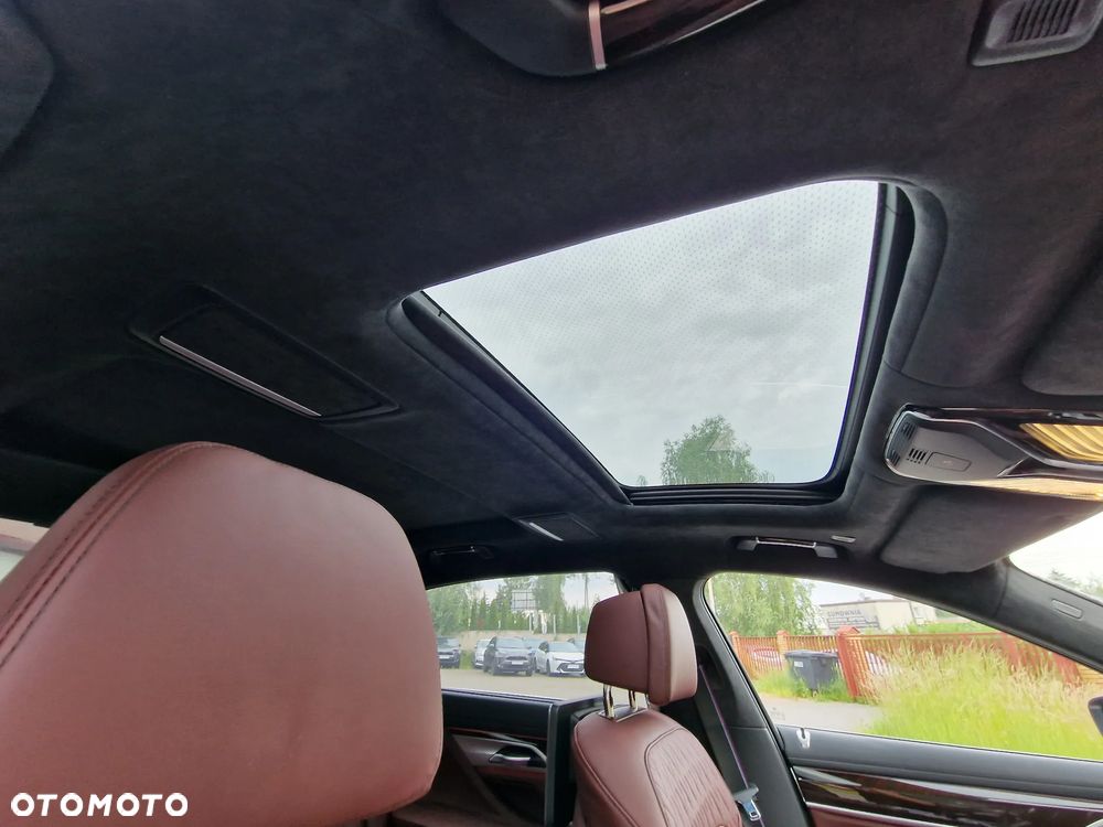 BMW Seria 7 750Li xDrive - 37