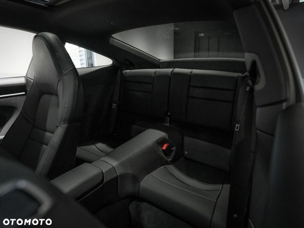 Porsche 911 Carrera - 18